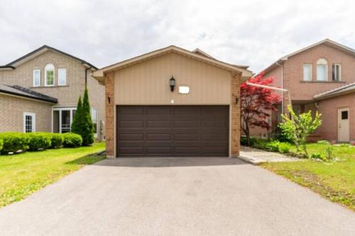Cozy basement apartment in Newmarket in Newmarket (ON)