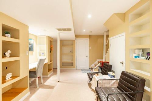 Cozy basement apartment in Newmarket in Newmarket (ON)