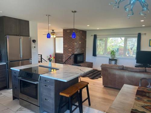 Stunning house with Rockies views in Boulder, USA
