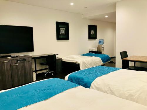 room detail thumbnail 1