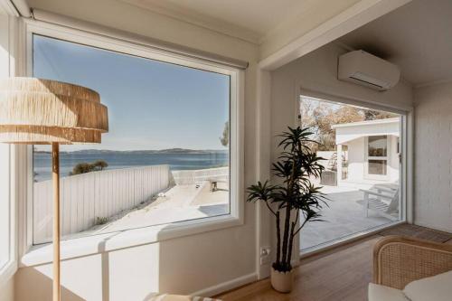 South Arm Beach House- Beach Front With Fire-Pit And Ocean Views