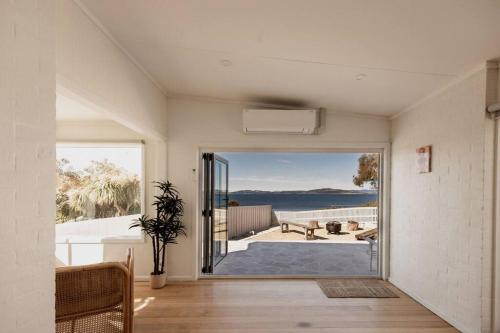 South Arm Beach House- Beach Front With Fire-Pit And Ocean Views