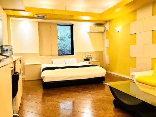 room detail thumbnail 1