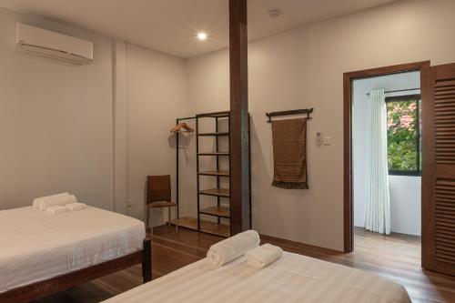 Two-Bedroom House image 7