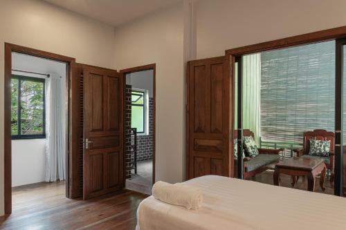 Two-Bedroom House image 2