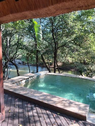 Dreamy 3 bedroom villa on the edge of the Sabie River in Kruger Park Lodge