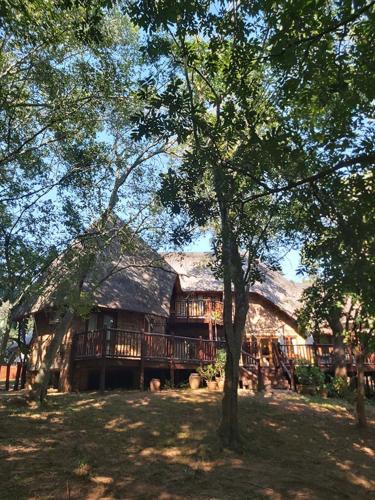 Dreamy 3 bedroom villa on the edge of the Sabie River in Kruger Park Lodge