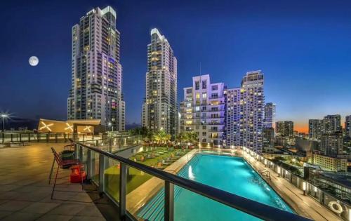 Breezy Stays Luxury Residences - near Kaseya Center, Miami-Dade, Florida