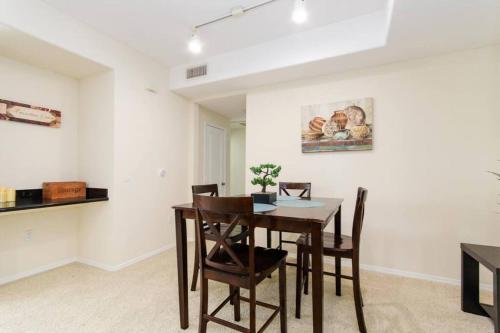 SoFi and Intuit 10 Min Drive Sleep 10 People 6 Beds in Inglewood, USA