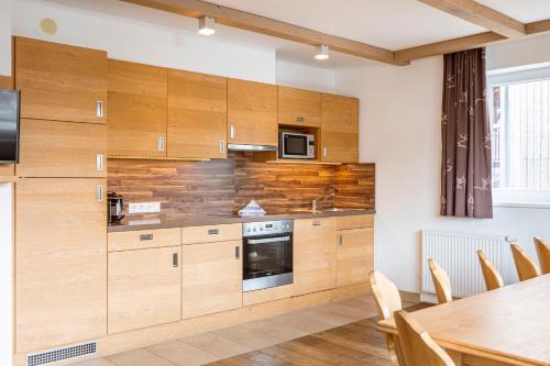 4 bedrooms, 6 beds