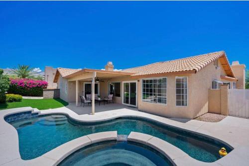 Spacious house with pool at Mission Lake in Desert Hot Springs, USA