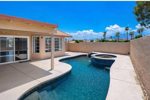 Spacious house with pool at Mission Lake in Desert Hot Springs, USA