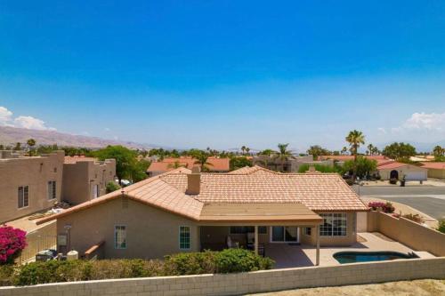 Spacious house with pool at Mission Lake in Desert Hot Springs, USA