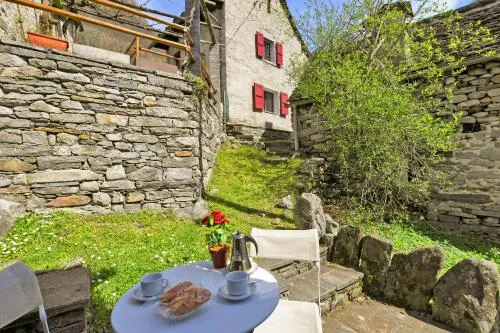 Rustico Esterina in Val Verzasca for 4 - Happy Rentals in Lavertezzo, Schweiz
