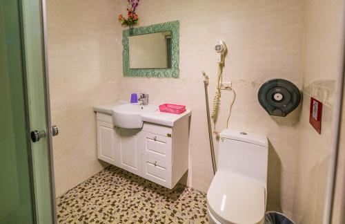 room detail thumbnail 2