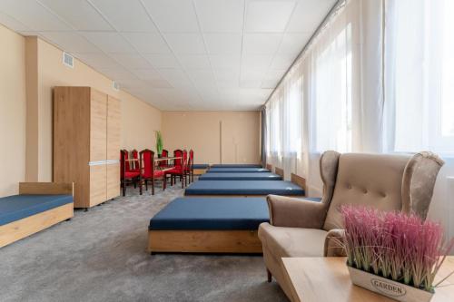 Hostelio - Tanie i komfortowe pokoje, parking, sklep na miejscu in Jelenia Gora