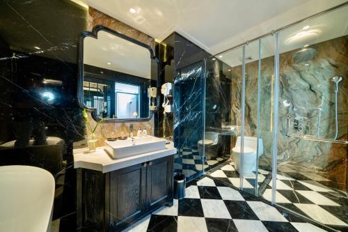 room detail thumbnail 2