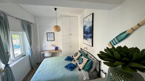 1 queen bed, 1 sofa bed