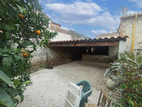 Maison calme de village, clim et jardin ombragé