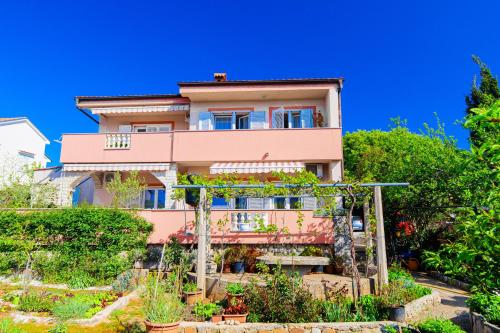 Apartment with Garden View image 10