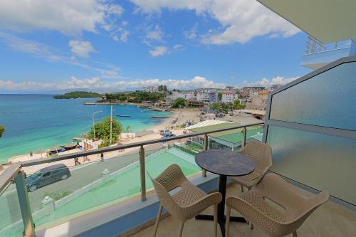 ระเบียง/ชานเรือน, Hotel Esmerald Ksamil in คซามิล