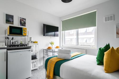 Livestay Affordable En-Suite Studio Rooms in London, N14