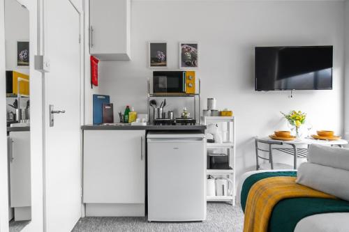 Livestay Affordable En-Suite Studio Rooms in London, N14