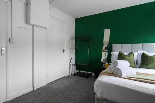 Livestay Affordable En-Suite Studio Rooms in London, N14