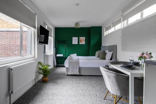 Livestay Affordable En-Suite Studio Rooms in London, N14