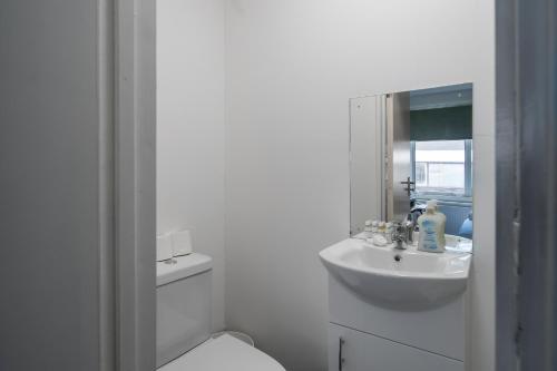 Livestay Affordable En-Suite Studio Rooms in London, N14