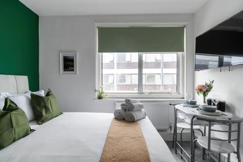 Livestay Affordable En-Suite Studio Rooms in London, N14