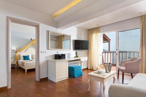Alexander Beach Hotel & Village Resort - image 3