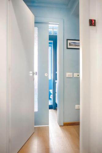 Deluxe Double Room with Balcony image 10