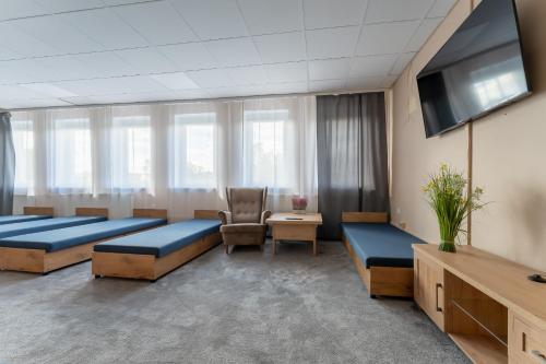 Hostelio - Tanie i komfortowe pokoje, parking, sklep na miejscu in 耶萊尼亞古拉市中心