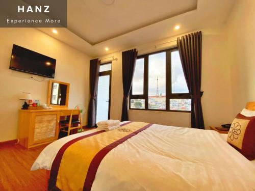 Deluxe Double Room with Balcony image 4