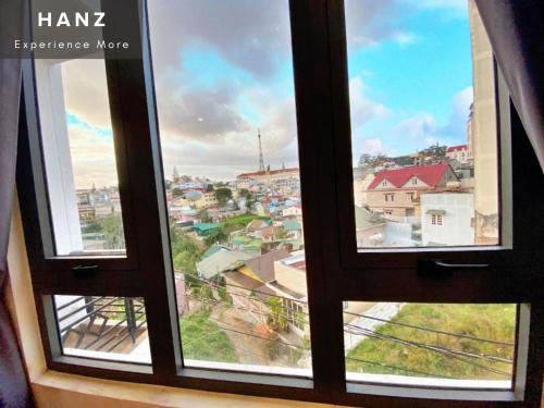 Deluxe Double Room with Balcony image 5