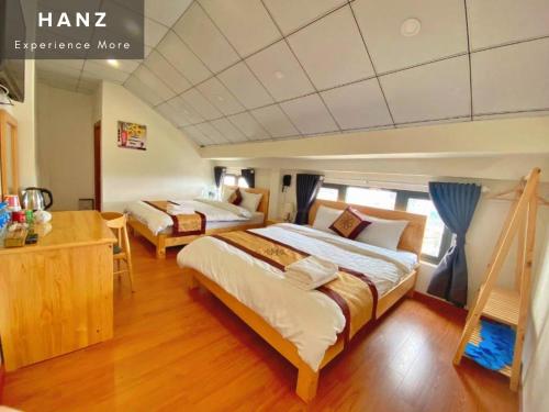 Superior Queen Room with Two Queen Beds image 8