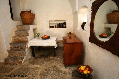 A szálláshely kívülről, Dormouse House in Slovenia in Grahovo