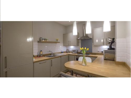 The Lane Apartment - image 10