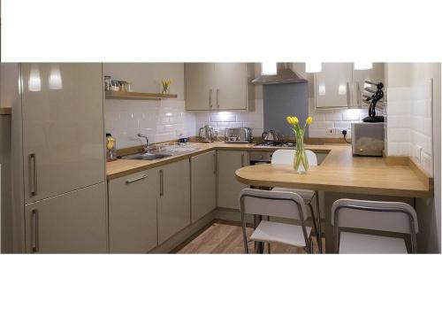 The Lane Apartment - image 4