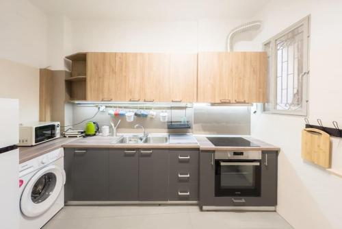 Spacious Urban Apt in the Heart of Athens 2