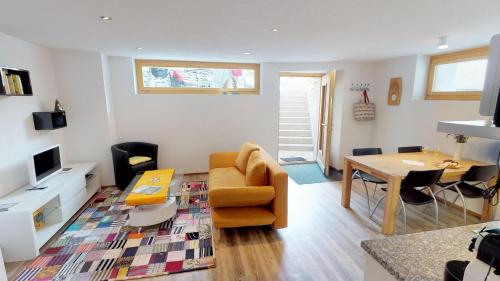 sala de TV, Chasa Samalgors in Ftan