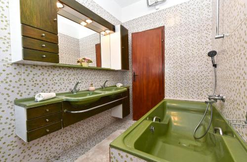 Apartment image 8
