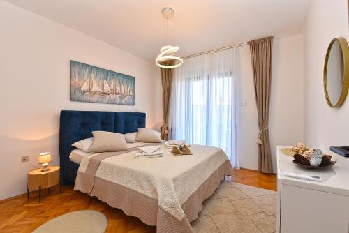 3 bedrooms, 5 beds