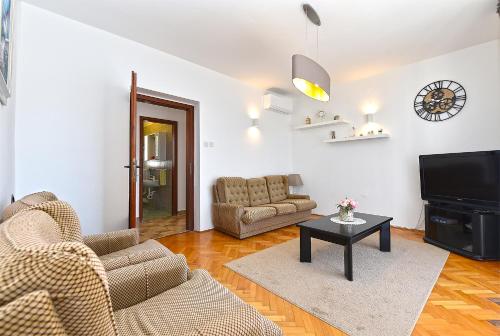 Apartment image 6