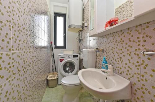 Apartment image 8