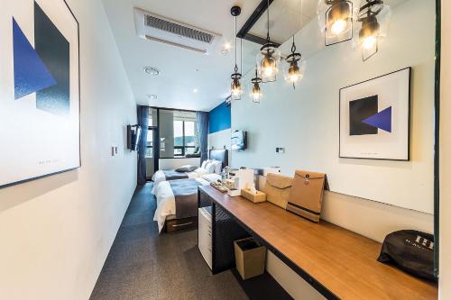 H Avenue Hotel Gwangalli Room Type - Double or Twin Room with Side Sea View H Avenue Hotel Gwangalli Room Type - Double or Twin Room with Side Sea View