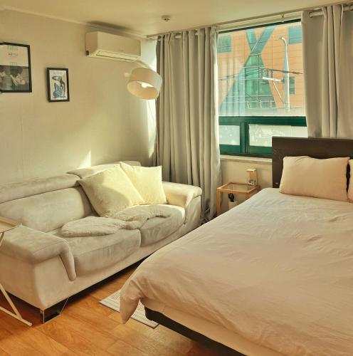Spacious 3BR Near Yeouido, Up to 10, 5 Min Metro, Seúl (foto 8)