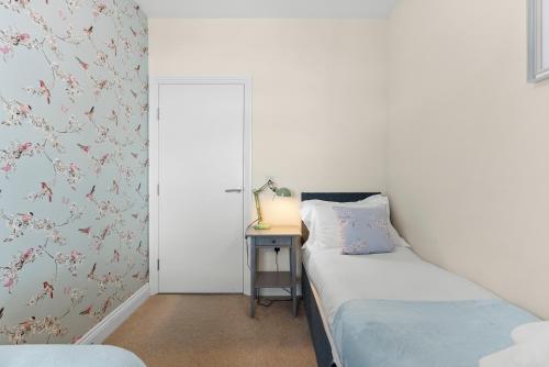 Serene Boutique - 2-Bed Retreat - Tap to explore photos