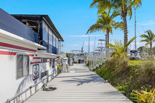 Pura Vida - Cape Crossing Resort and Marina